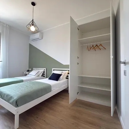 Flag - Metro A - Subaugusta Lejlighed Rom