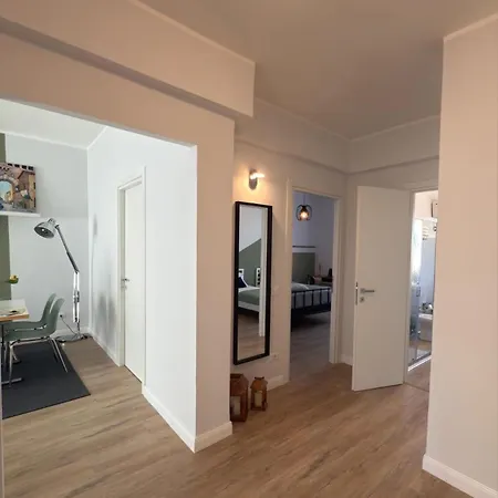 Flag - Metro A - Subaugusta דירה *